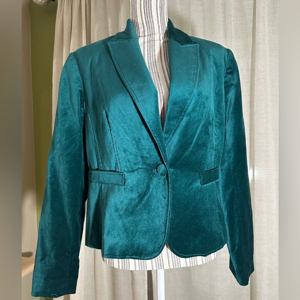 Holiday green velvet Worthington cropped blazer